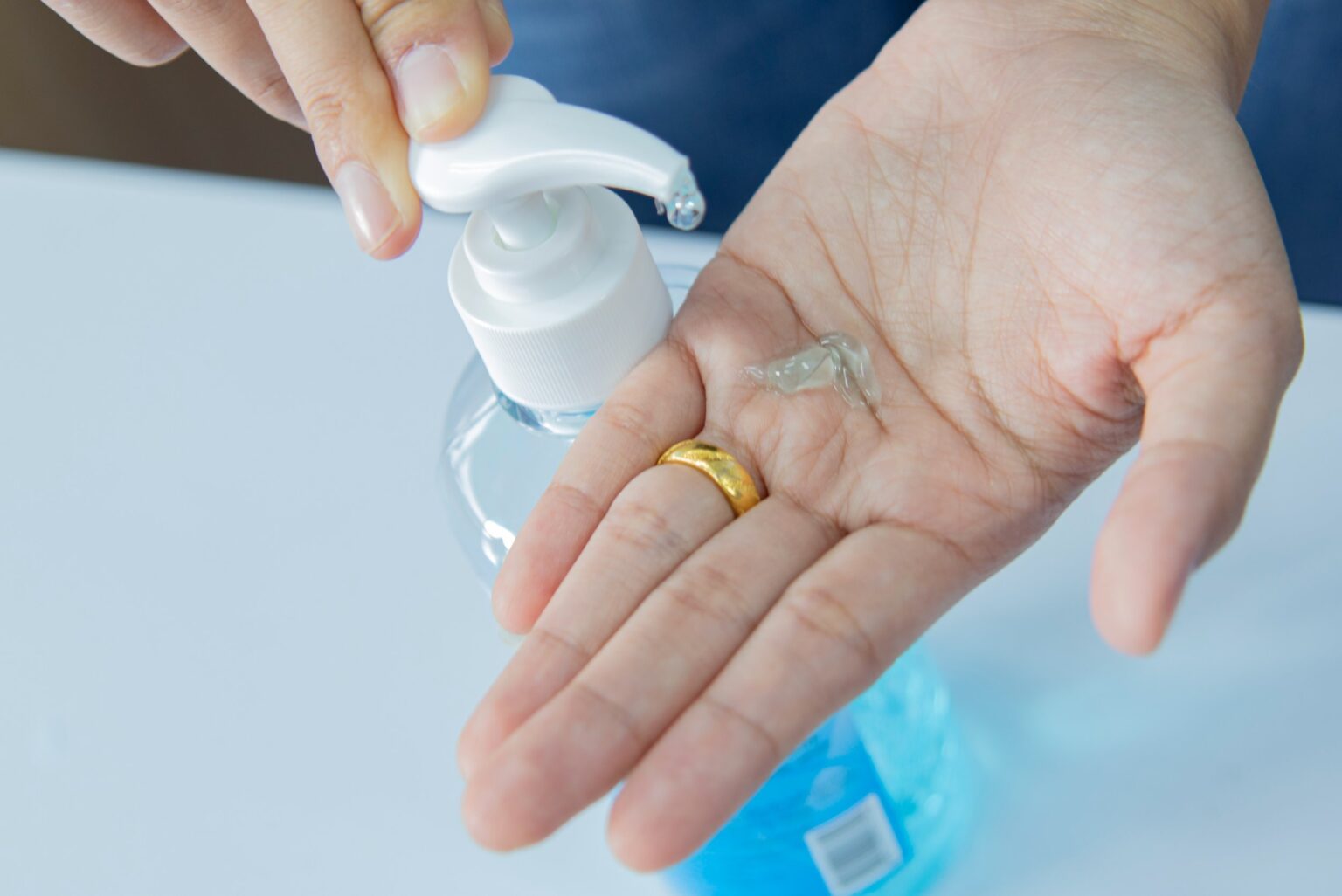 Can Oura Ring Get Wet? (Explained!) Fitness Tracker Advice